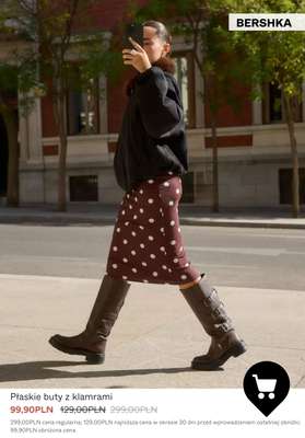 Płaskie buty z klamrami