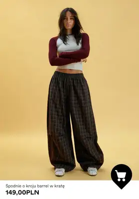 Bershka - gazetka promocyjna Damskie ubrania i torebki w KRATĘ od środy 02.09  - strona 2