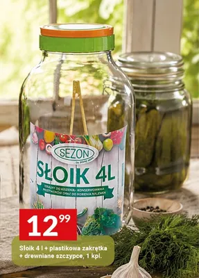 Słoik 4 l z plastikową zakrętką i drewnianymi szczypcami promocja w Twój Market