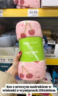 Koc z nadrukiem w wiśnie 130x160 cm promocja w Dino