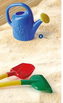 Zabawki do piasku konewka z łopatką i grabkami promocja w Biedronka