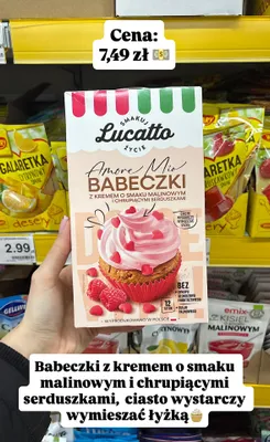 Babeczki Amore Mio z kremem o smaku malinowym i chrupiącymi serduszkami promocja w Dino