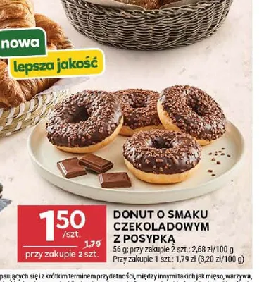 Donut o smaku czekoladowym z posypką promocja w Stokrotka