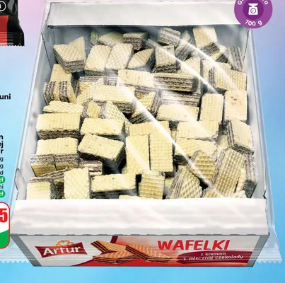 Wafle z kremem z mlecznej czekolady promocja w Dino