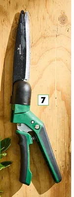 Narzędzia ogrodowe nożyce do trawy z obrotowym ostrzem promocja w Biedronka