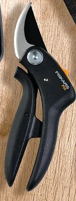 Narzędzie ogrodowe - sekator dźwigniowy nożycowy promocja w Biedronka