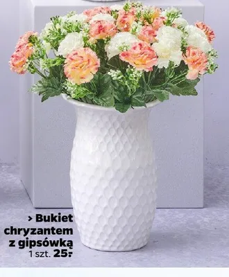 Bukiet chryzantem z gipsówką promocja w Netto