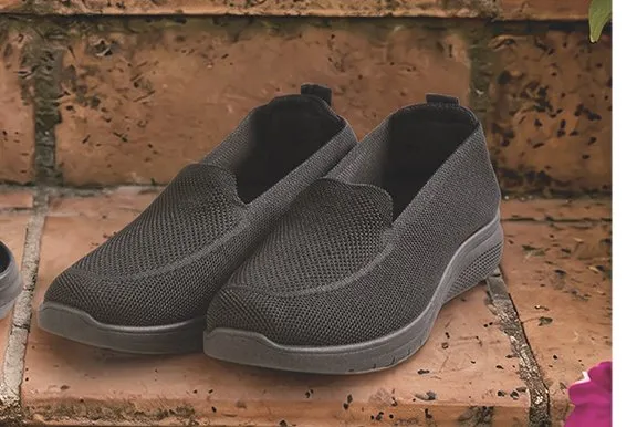 Buty damskie Clevé czarne promocja w Biedronka