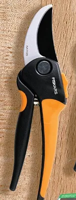 Narzędzie ogrodowe - sekator nożycowy M promocja w Biedronka