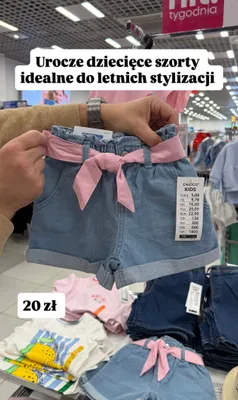 Szorty dziecięce Pepco Kids jeansowe z różową kokardą promocja w Pepco