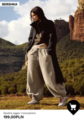 Spodnie jogger z kożuszkiem Bershka promocja w Bershka