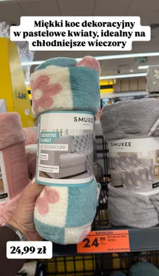 Koc dekoracyjny w pastelowe kwiaty promocja w Biedronka