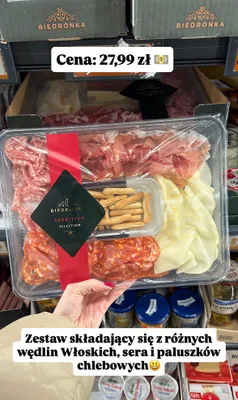 Zestaw Aperitivo Selection składający się z różnych wędlin włoskich, sera i paluszków chlebowych promocja w Biedronka