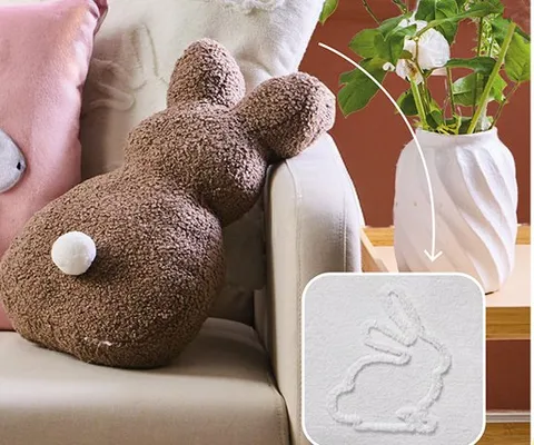 Poduszka dekoracyjna w kształcie zajączka, różne wzory i kolory promocja w Biedronka