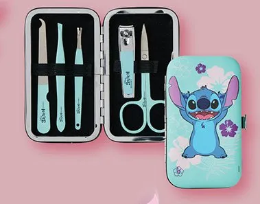 Zestaw do manicure'u z nożyczkami, cążkami, pilniczkiem, radełkiem do skórek i pęsetą Stitch promocja w Biedronka