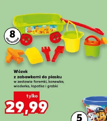 Wózek z zabawkami do piasku w zestawie foremki konewka wiaderko łopatka i grabki promocja w Kaufland
