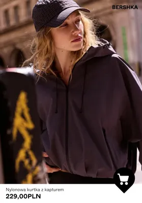 Nylonowa kurtka z kapturem Bershka promocja w Bershka