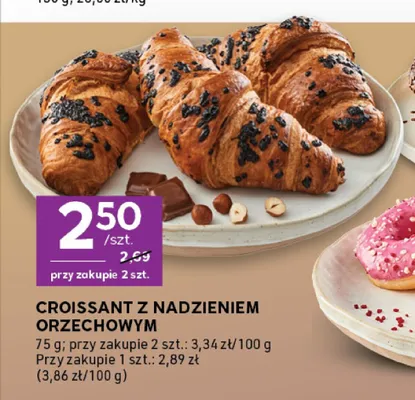 Croissant z nadzieniem orzechowym promocja w Stokrotka