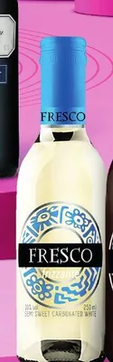 Wino musujące Fresco Frizzante Semi Sweet Carbonated White promocja w Żabka