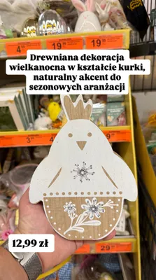 Drewniana dekoracja wielkanocna w kształcie kurki promocja w Biedronka