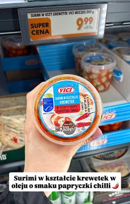 Surimi w kształcie krewetek w oleju o smaku papryczki chilli Vici promocja w Biedronka