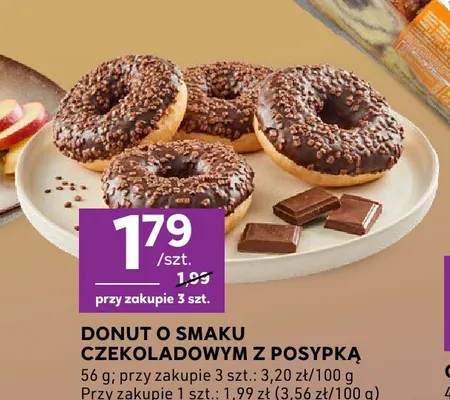 Donut o smaku czekoladowym z posypką promocja w Stokrotka