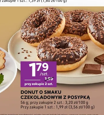 Donut o smaku czekoladowym z posypką promocja w Stokrotka