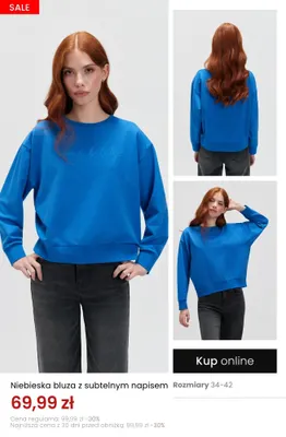 Niebieska bluza z subtelnym napisem promocja w Top Secret