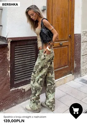 Spodnie o kroju straight z nadrukiem Bershka promocja w Bershka