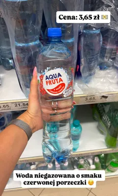 Woda niegazowana Aqua Fruta o smaku czerwonej porzeczki promocja w Dino
